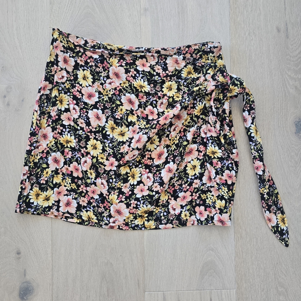 Forever 21 Floral Mini Skirt - Black, Pink, Yellow, Size Small, NWT